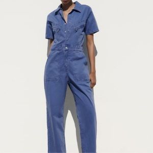 ZARA Solid color denim jumpsuit in blue, size M